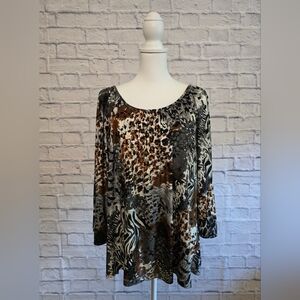 Great For Fall Top.  Cathy Daniels Relaxed Black and White Blouse
